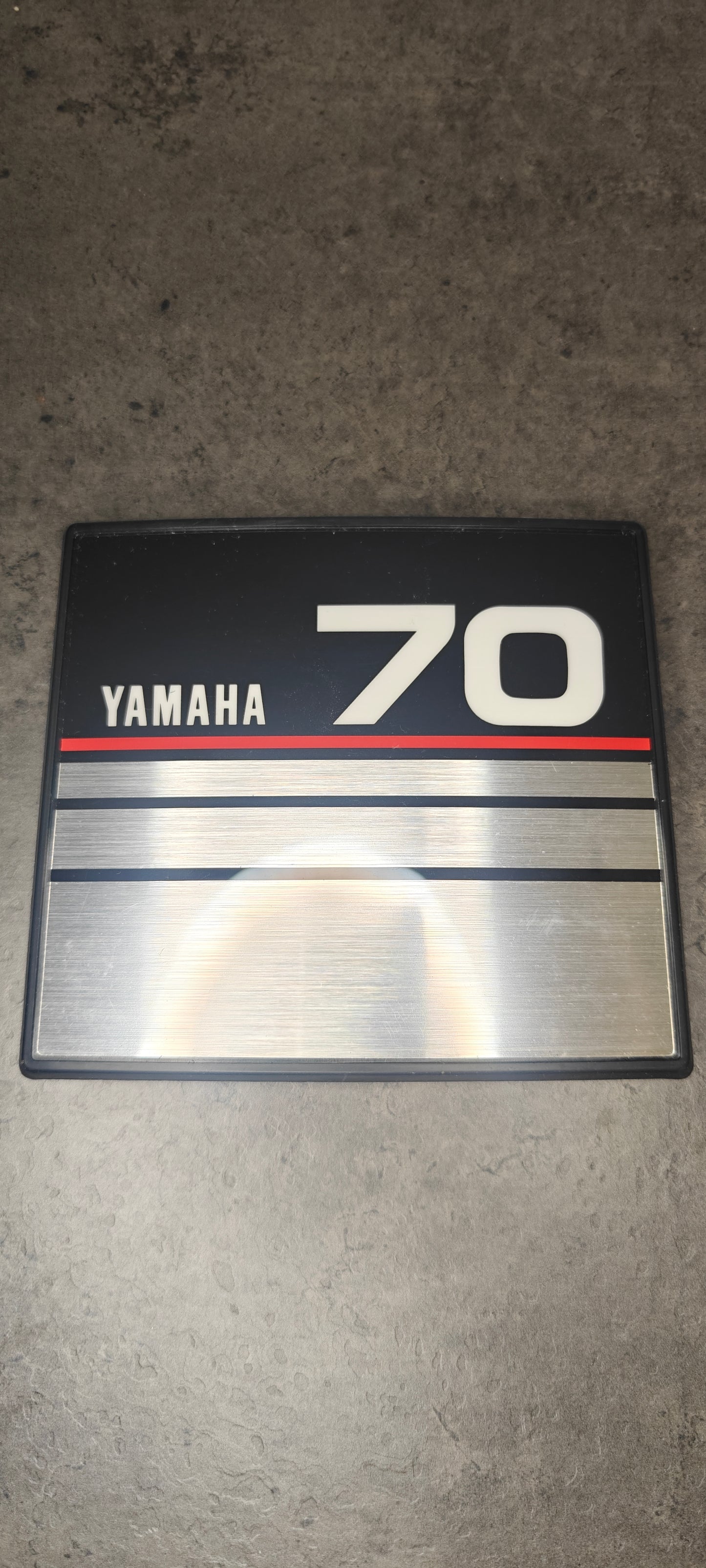 Emblem motorkåpa yamaha autolube 70hk